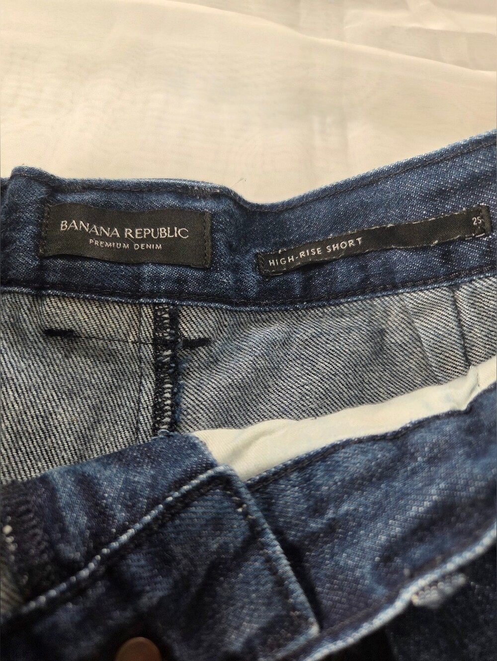 Banana Republic‎ Pleated Denim Shorts in Dark Blue - Picture 4 of 8